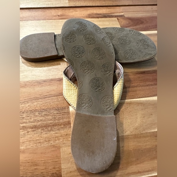 Vince Camuto Women’s Flip Flops | Size 7 - Picture 7 of 12